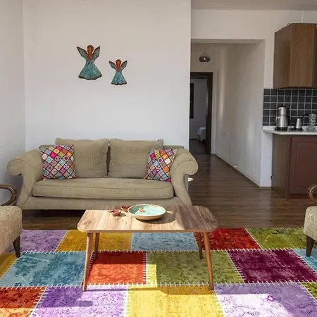 2 Brspacious House With Garden Apartament